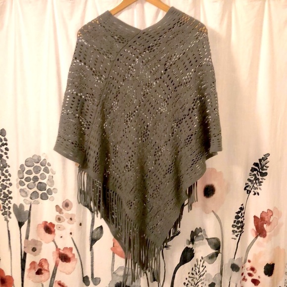 👌 Boho Fringed Cape/Poncho - Picture 1 of 4